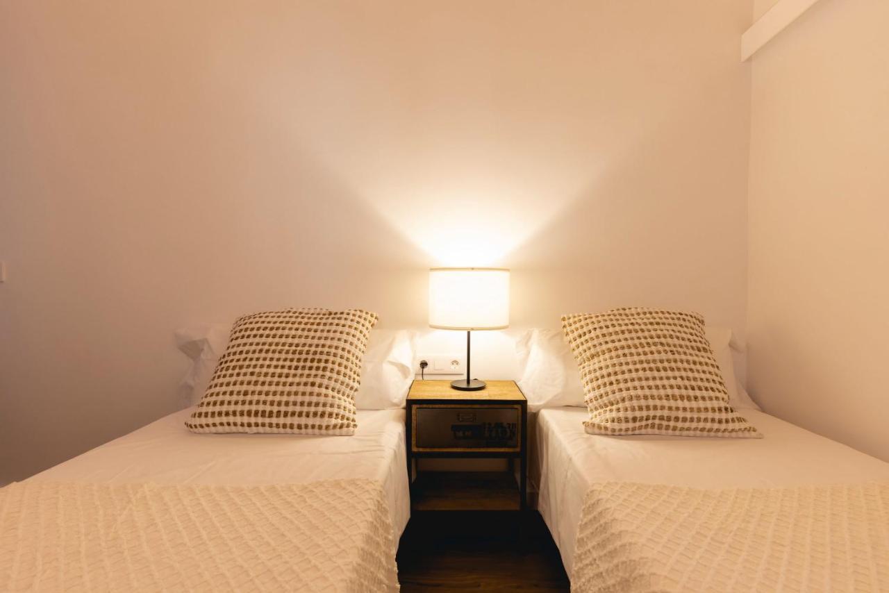 Bravissimo Cort Reial Entresol B Apartment ชีโรนา ภายนอก รูปภาพ